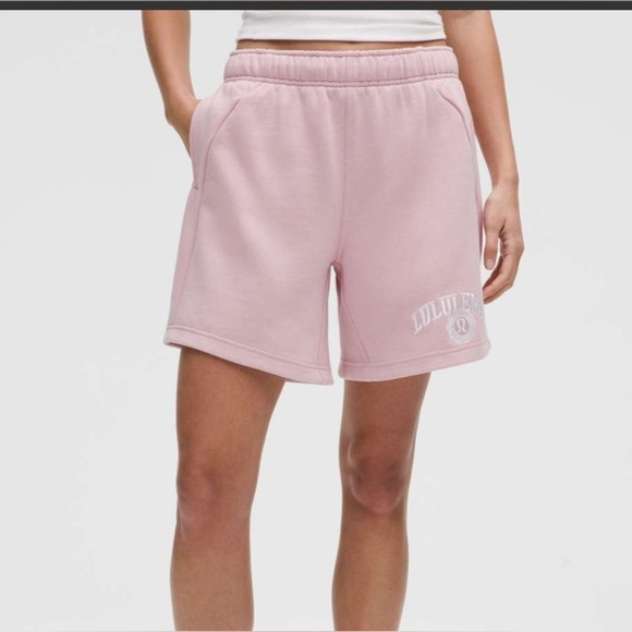 Lululemon Scuba Mid-Rise Oversized Short 7